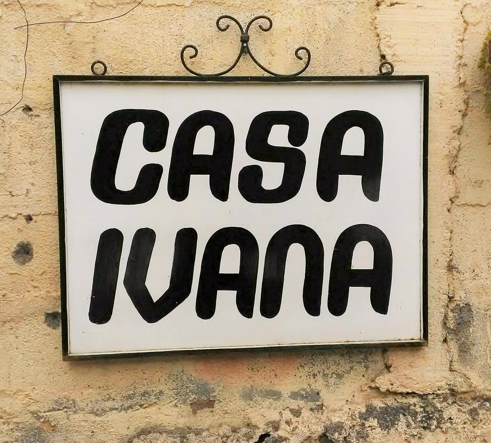 Hostal Casa Ivana León Buitenkant foto
