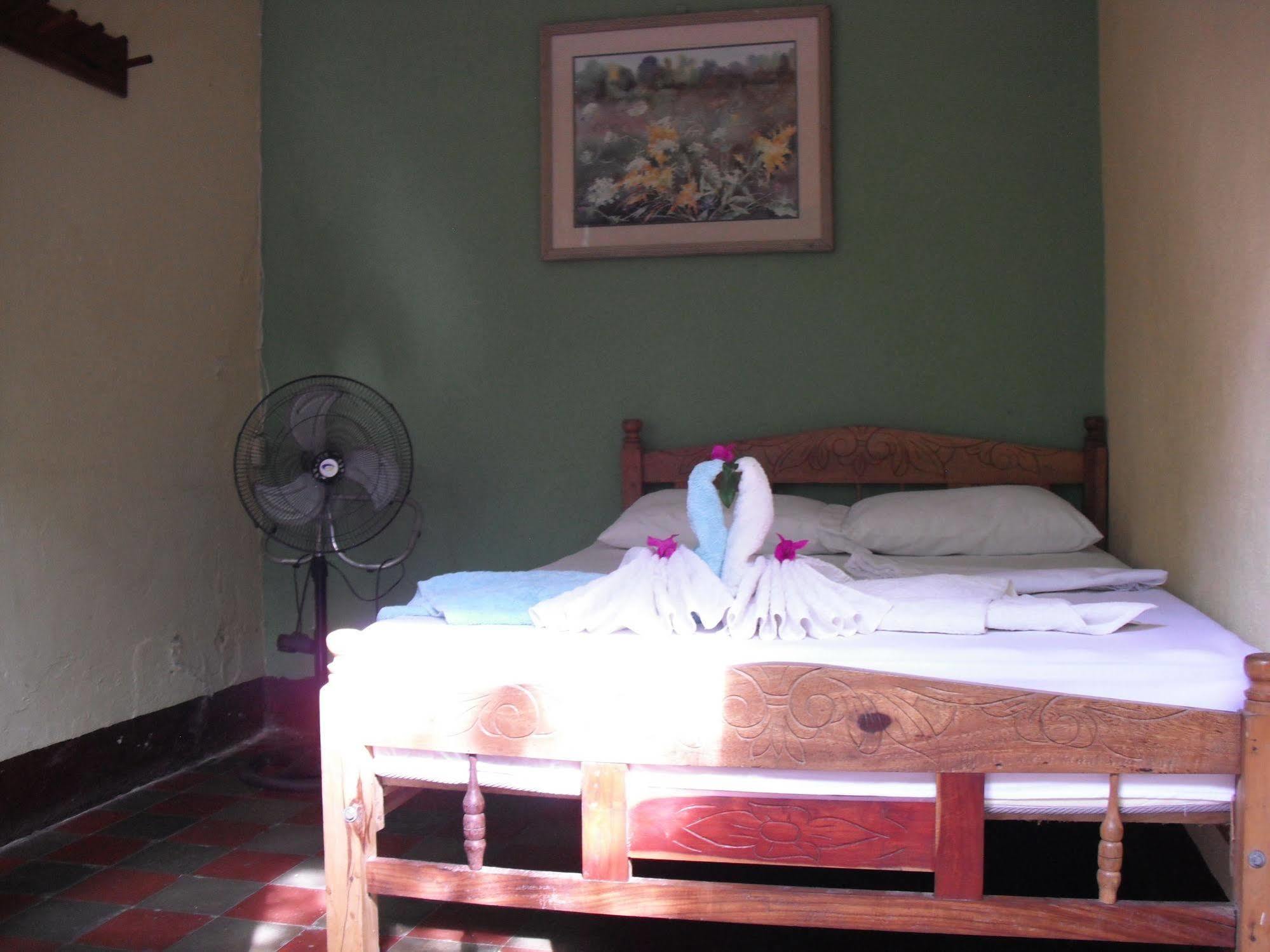 Hostal Casa Ivana León Buitenkant foto