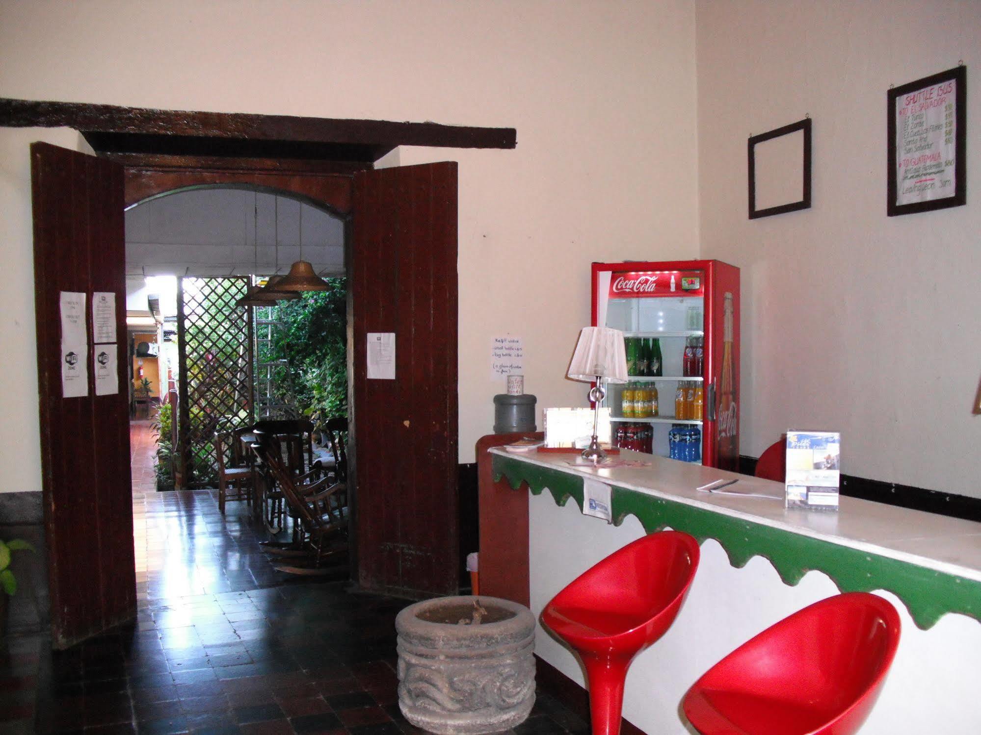 Hostal Casa Ivana León Buitenkant foto