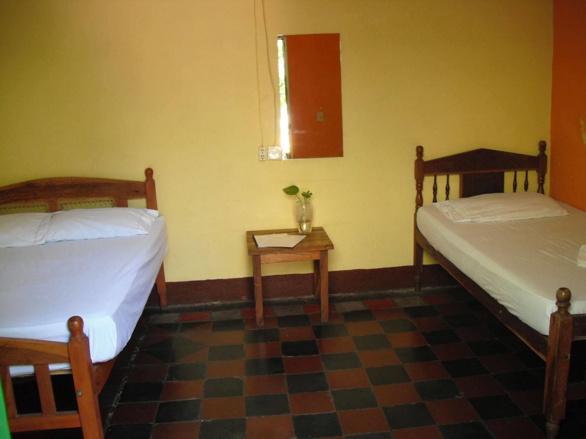 Hostal Casa Ivana León Buitenkant foto